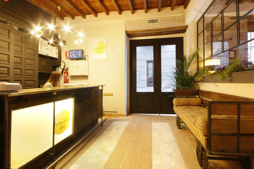 Lemon Rock Hostel Granada Bagian luar foto