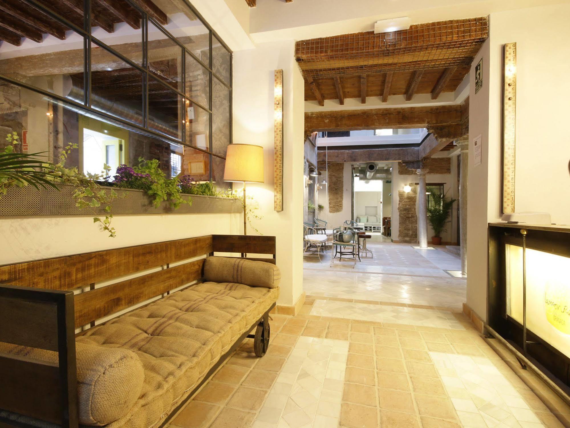 Lemon Rock Hostel Granada Bagian luar foto